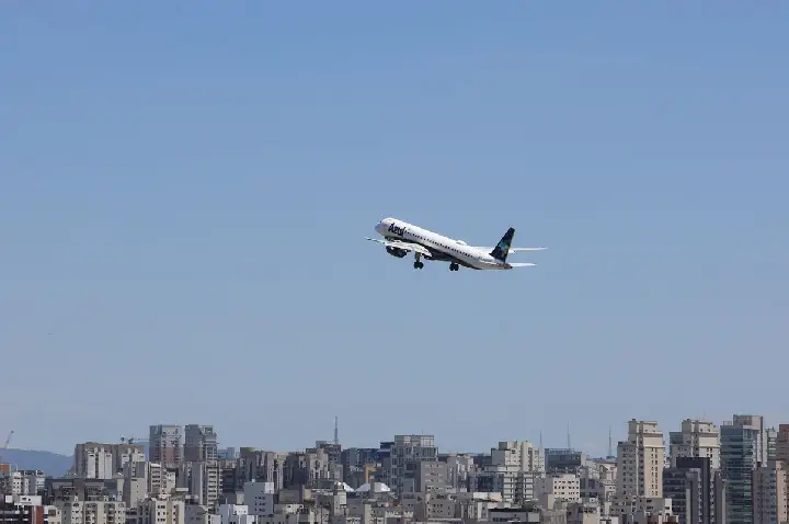 Brasil bate recorde de passageiros em voos domésticos em 2026