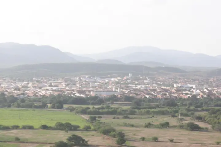 Chuvas passageiras e vento forte marcam os próximos dias no Ceará; veja a previsão