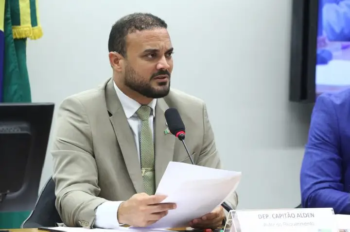 Comissão aprova proposta de porte de arma para corretores de imóveis