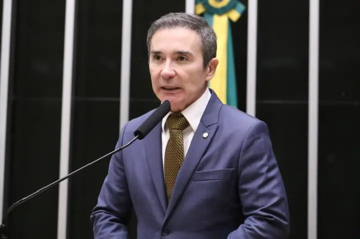 Comissão aprova proposta que cria política de integração de tecnologia na educação básica