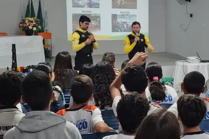 Detran-CE realiza ação educativa de trânsito com estudantes em Icó