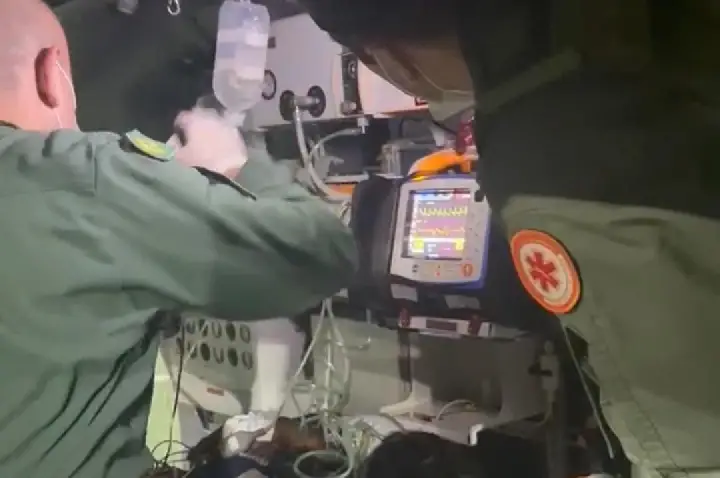 Homem de 50 anos é transferido de helicóptero da Ciopaer após sofrer infarto em Icó