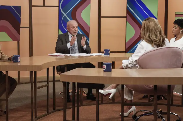 Lula diz que monitora preço dos combustíveis todos os dias