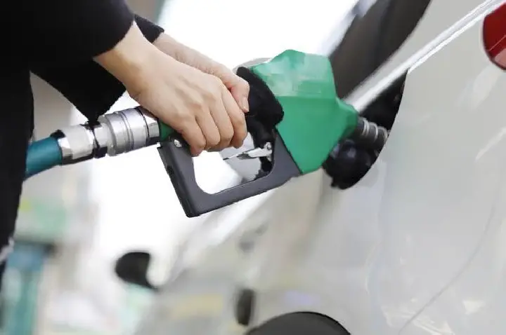MPF aciona Justiça para suspender aumento do etanol na gasolina após alertas sobre riscos em motores