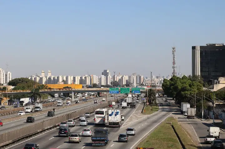 MPRJ pede suspensão das obras na Via Dutra, após risco de alagamento