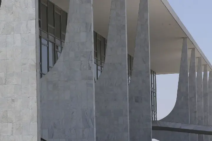 Terceirizados do governo têm redução de jornada e auxílio para creche