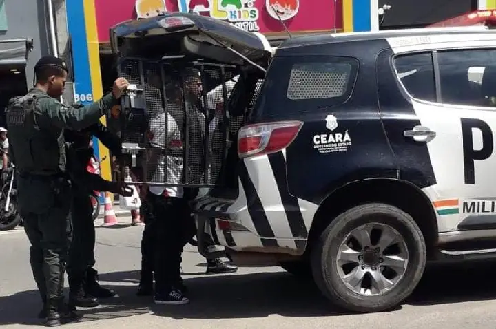 VÍDEO: Discussão em fila de banco termina em agressão no centro de Icó