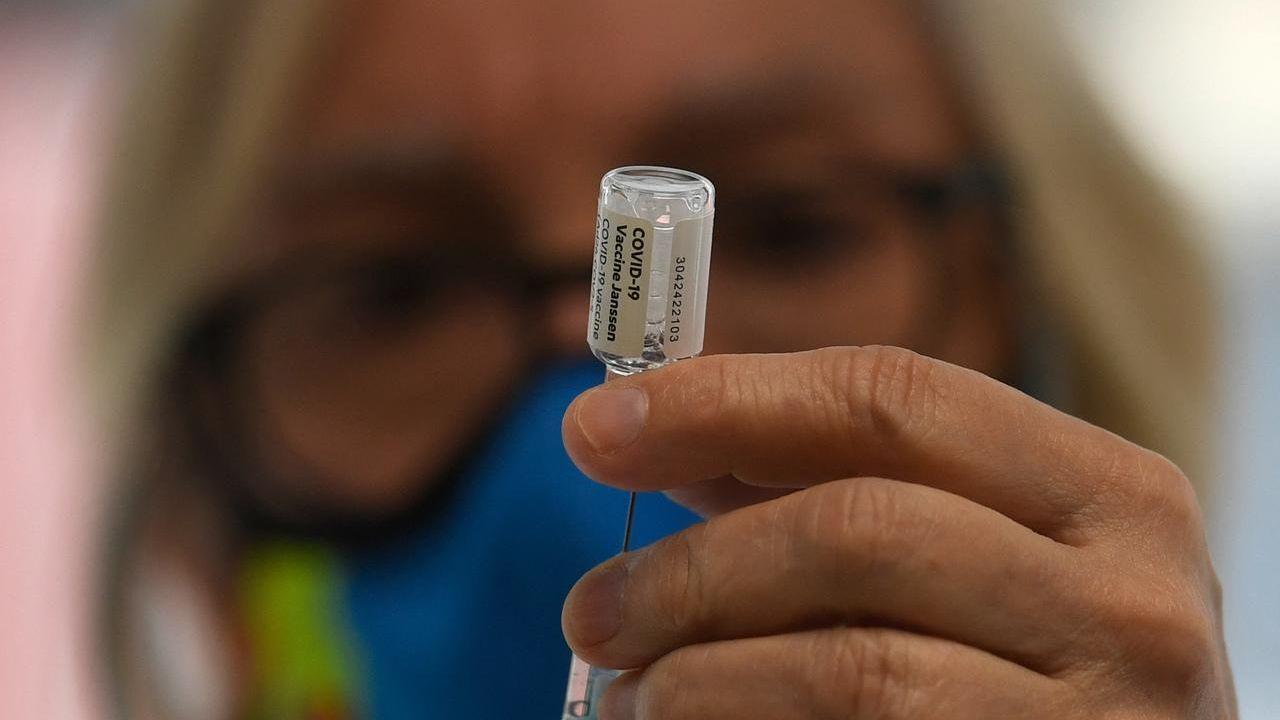 Primeiro lote com 61.100 doses da vacina da Janssen contra a Covid-19 chega ao Ceará esta semana