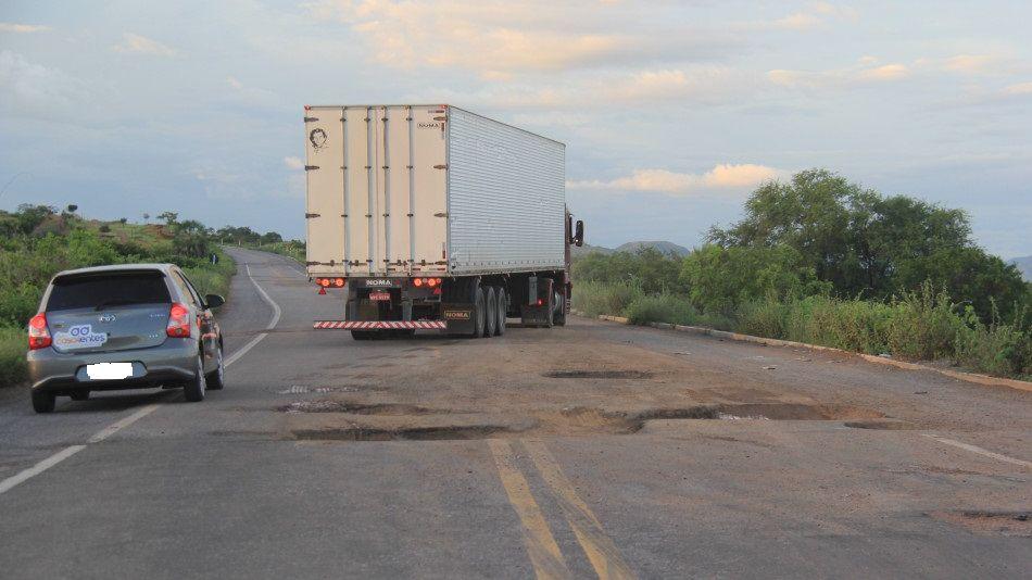 1,3 mil quilômetros de 14 rodovias federais danificadas passam por manutenção no Ceará