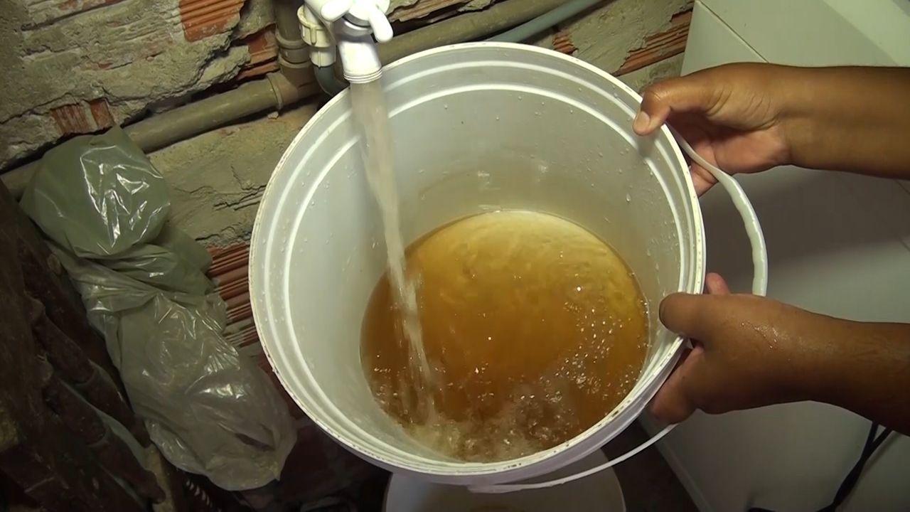 População de Iguatu reclama da água amarelada nas torneiras