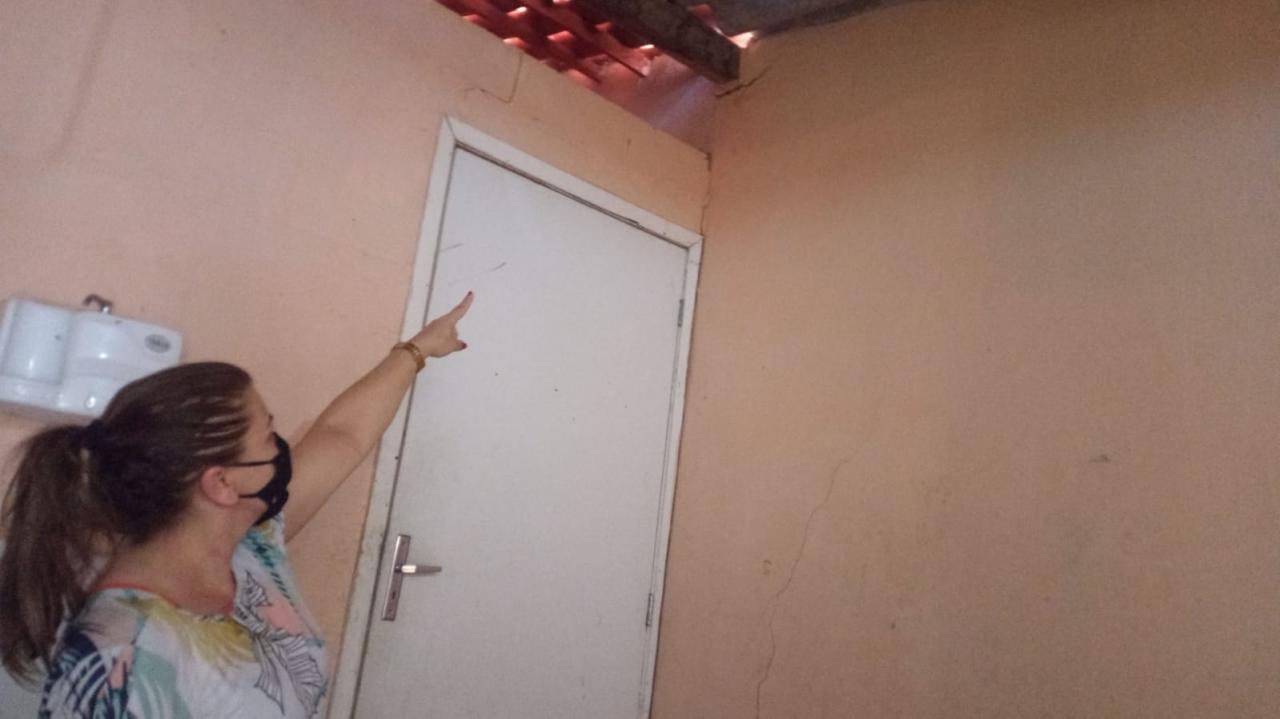 Rachaduras na cozinha de ONG paralisa atividades de alimentação de crianças em Icó