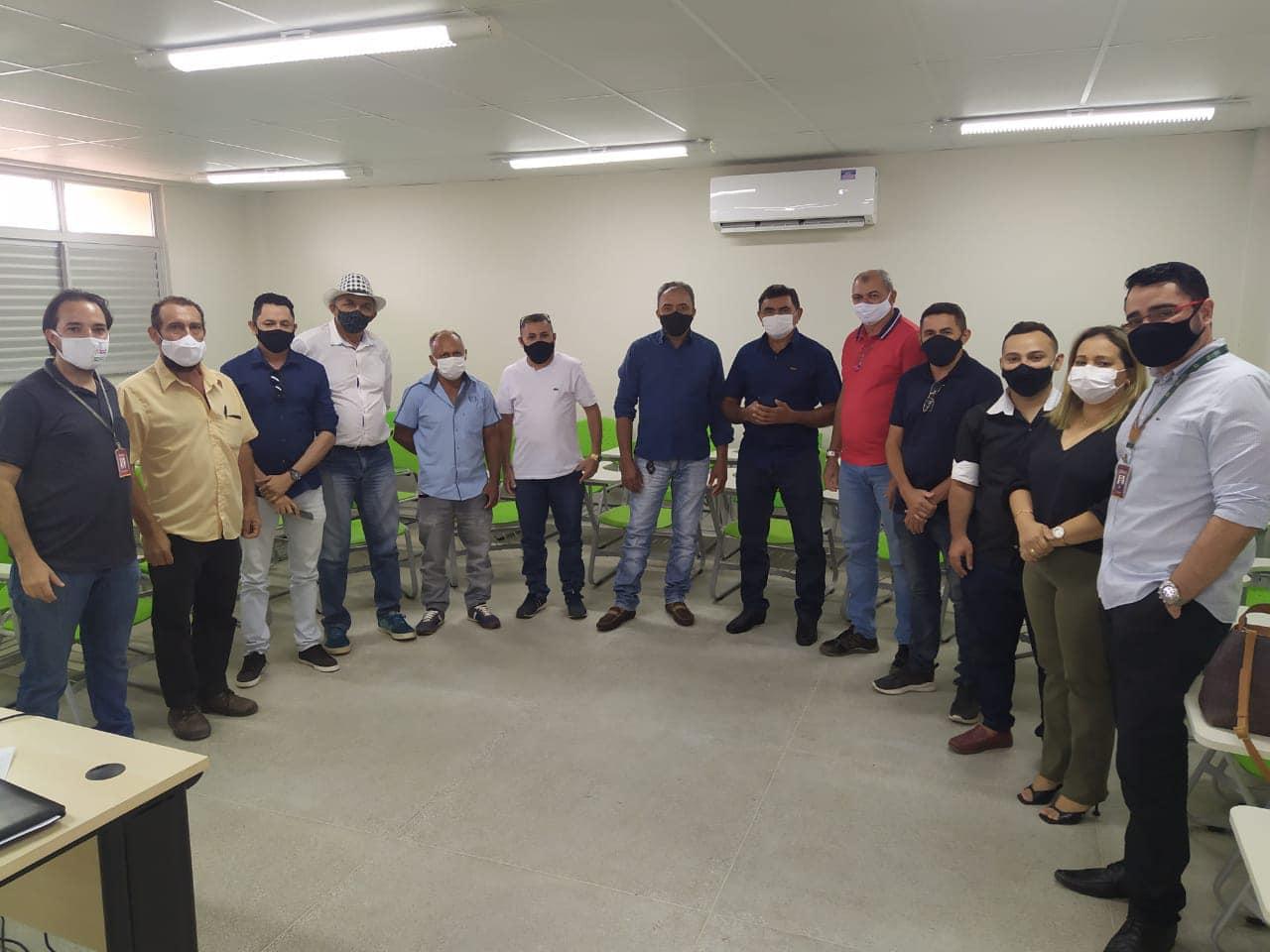 Icó participa de reunião de formação do Comitê Regional da Apicultura