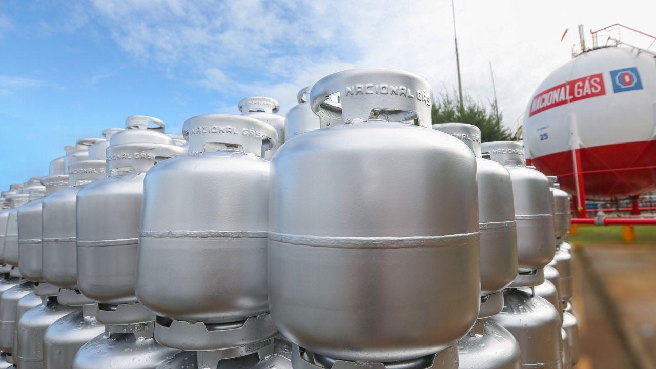 Vale-gás do Governo Federal será de 50% do valor médio do botijão no Brasil; veja detalhes