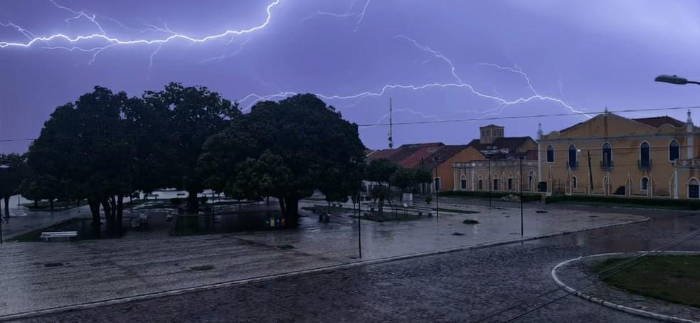 Ceará tem previsão de 40% a 70% para ocorrência de chuvas neste Réveillon