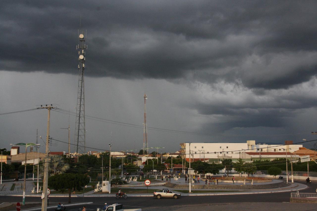 Funceme indica possibilidade de chuva em todo o Ceará no fim de semana
