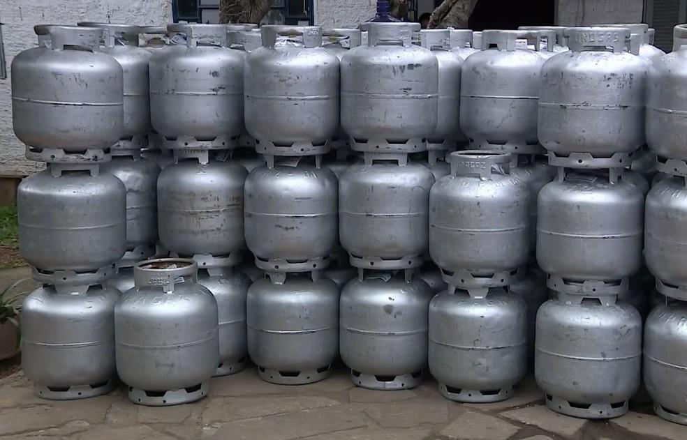 Auxílio Gás do Governo Federal começa a ser pago hoje (18); saiba quem recebe