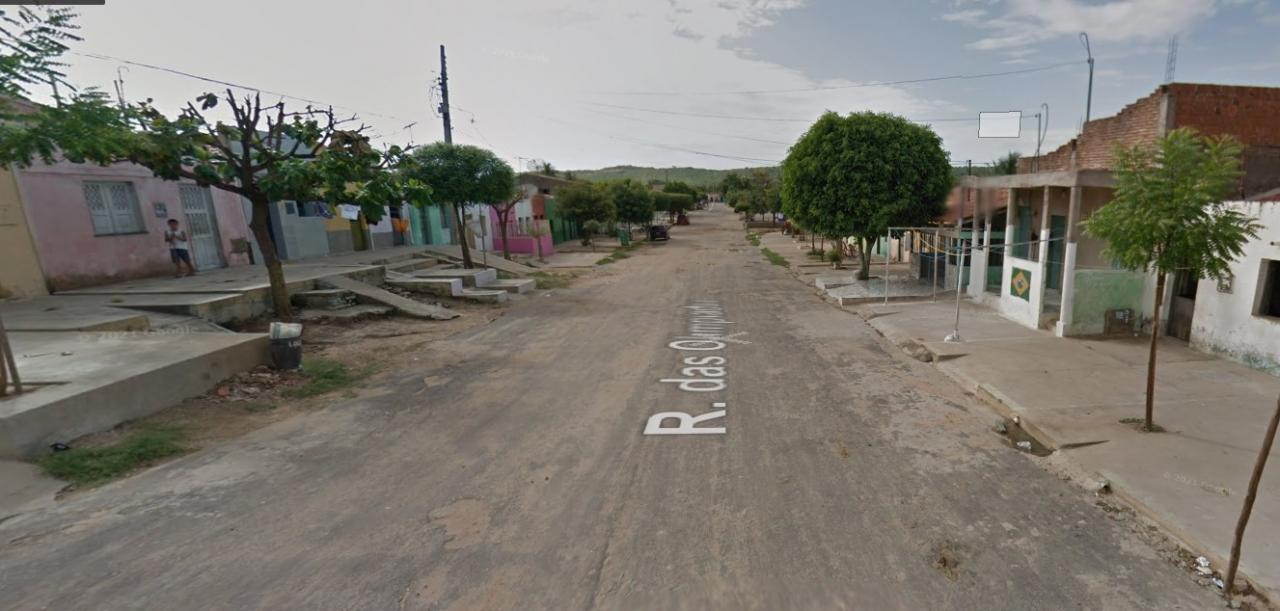 Homem é morto a tiros e filho é baleado dentro de residência, em Icó