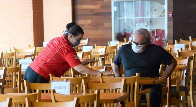 Bares e restaurantes solicitam dispensa de máscaras no Ceará
