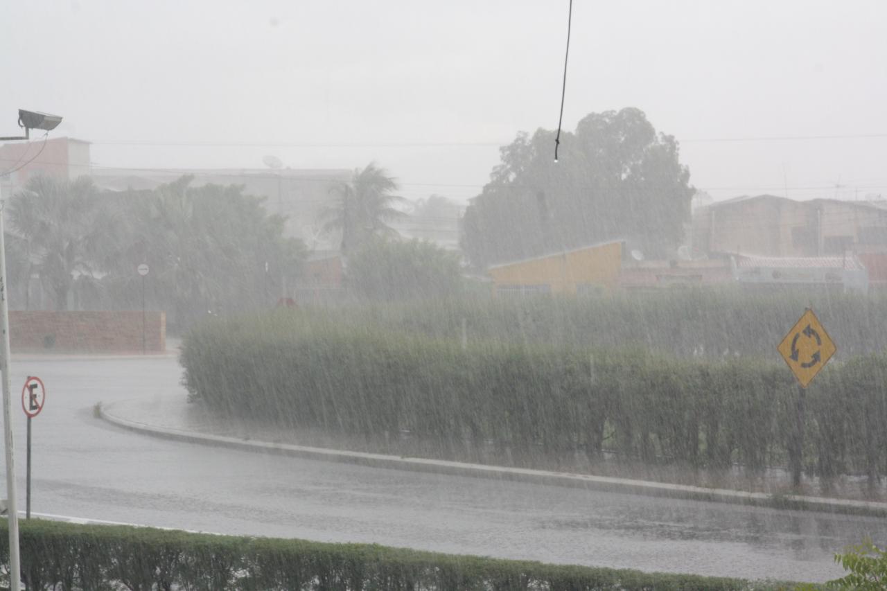 Chove em mais de 100 cidades de todas as regiões do Ceará