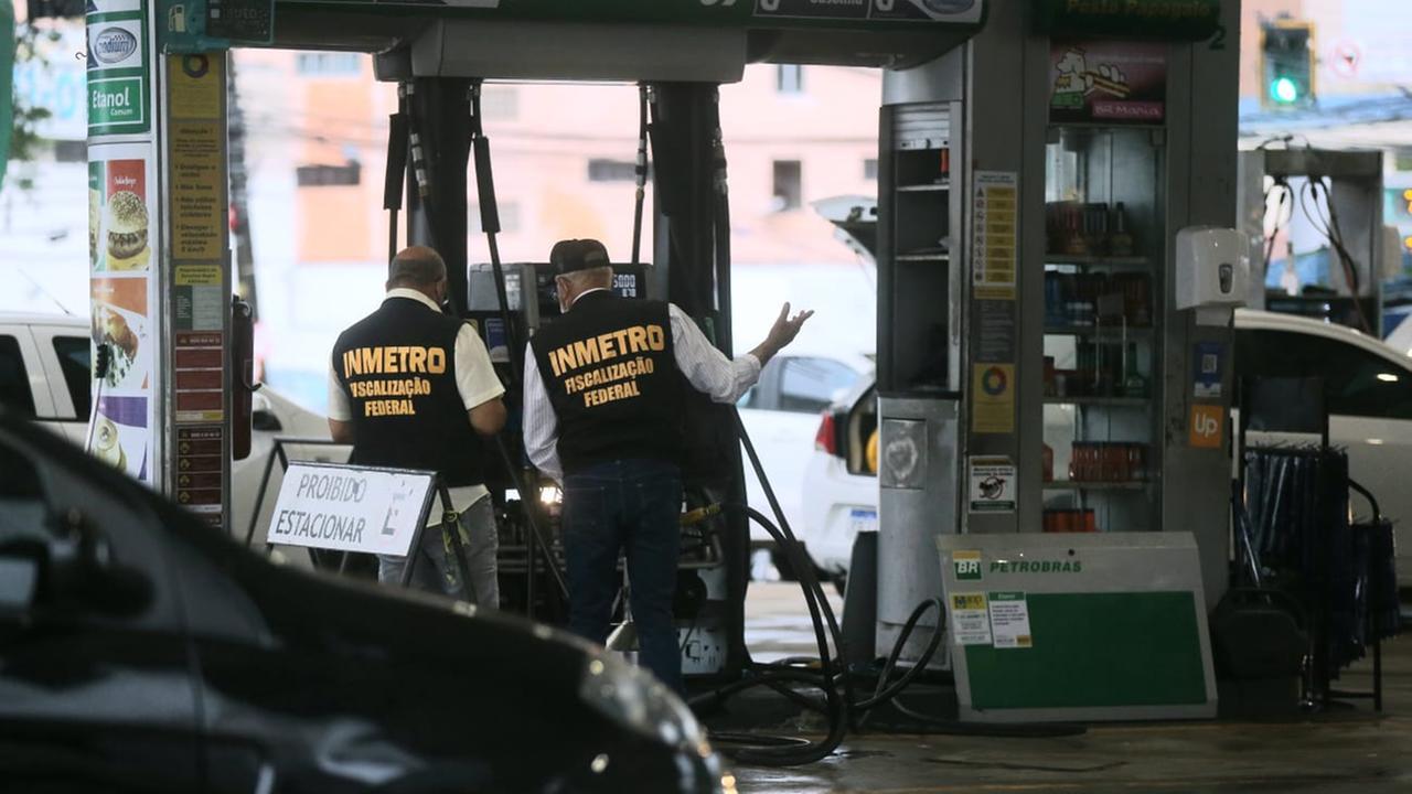 Posto de combustível tem bombas interditadas em Fortaleza após denúncia de aumento abusivo do preço