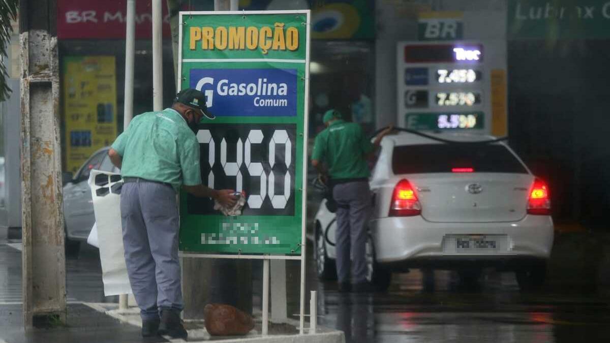 Preço médio da gasolina no Ceará sobe mais de 11% em um mês
