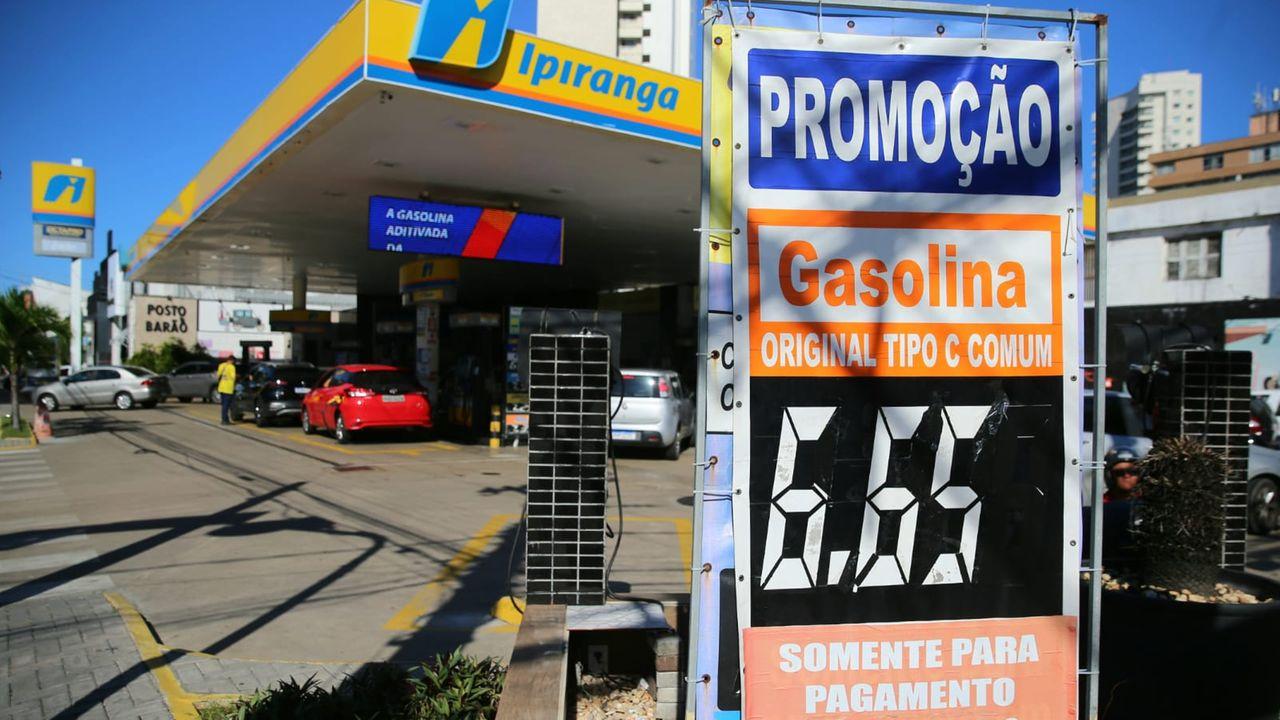 Preço da gasolina cai para R$ 6,65 em Fortaleza