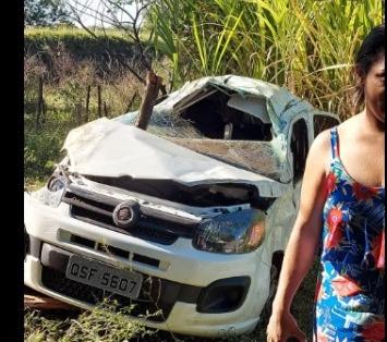 Carro capota várias vezes e deixa pai e filha feridos na BR-16 entre Icó e Ipaumirim/CE