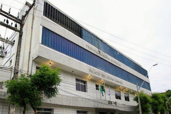 Prefeito e vice de Iguatu são cassados por abuso de poder no interior do Ceará; decisão cabe recurso