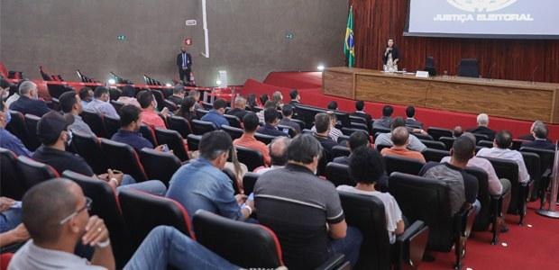 TSE recebe a visita de prefeitos e vereadores