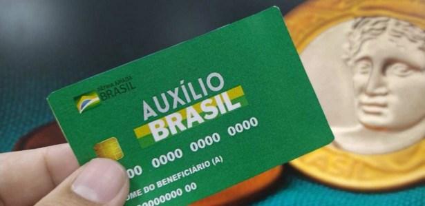 Auxílio Brasil voltará a adotar exigências do Bolsa Família, prevê equipe de Lula