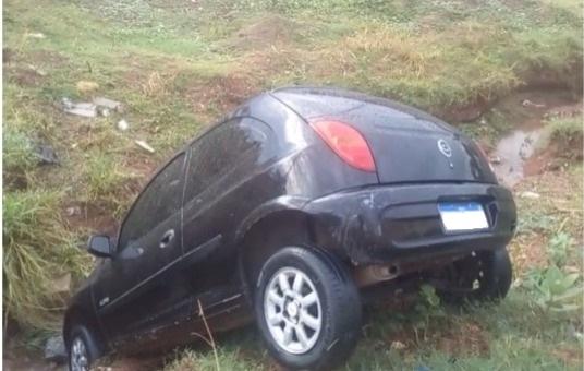 Carro cai em ribanceira, ninguém fica ferido em Icó