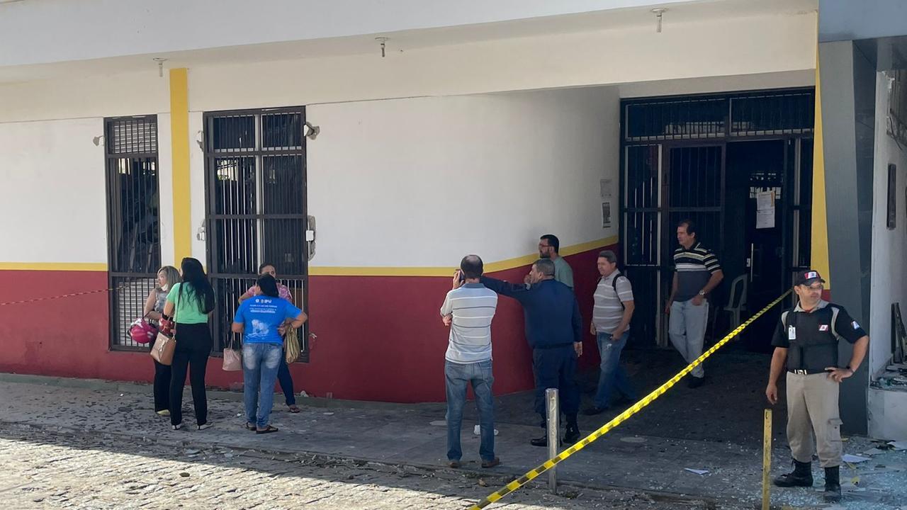 Prefeitura de Ipu suspende serviços presenciais após sede ser atingida por explosão de banco