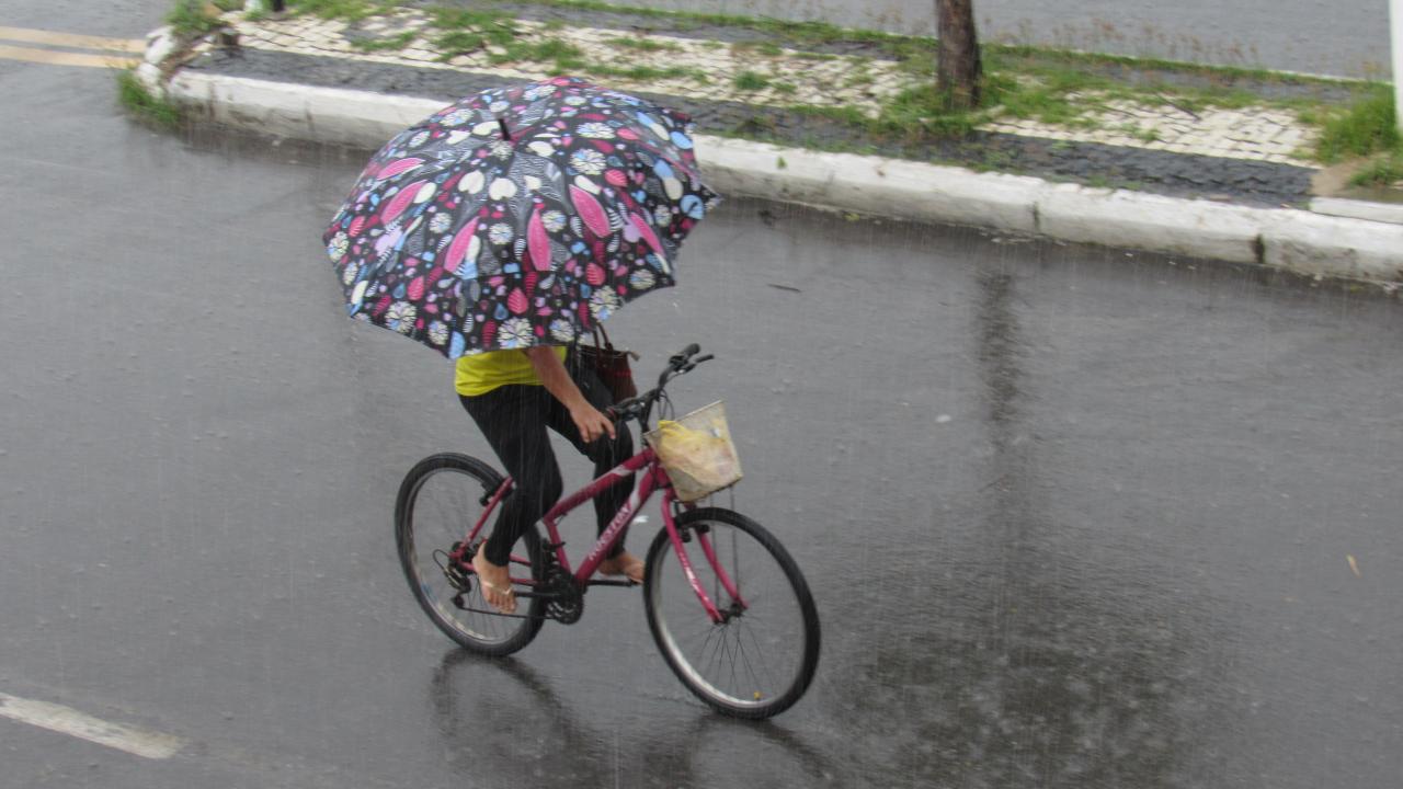 Ceará volta a ter chuva intensa na madrugada desta quinta-feira