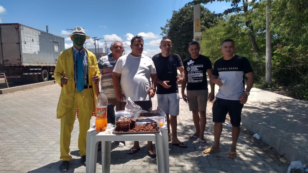 Comerciantes da Avenida Perimetral em Iguatu realizam manifestação exigindo conclusão de obra