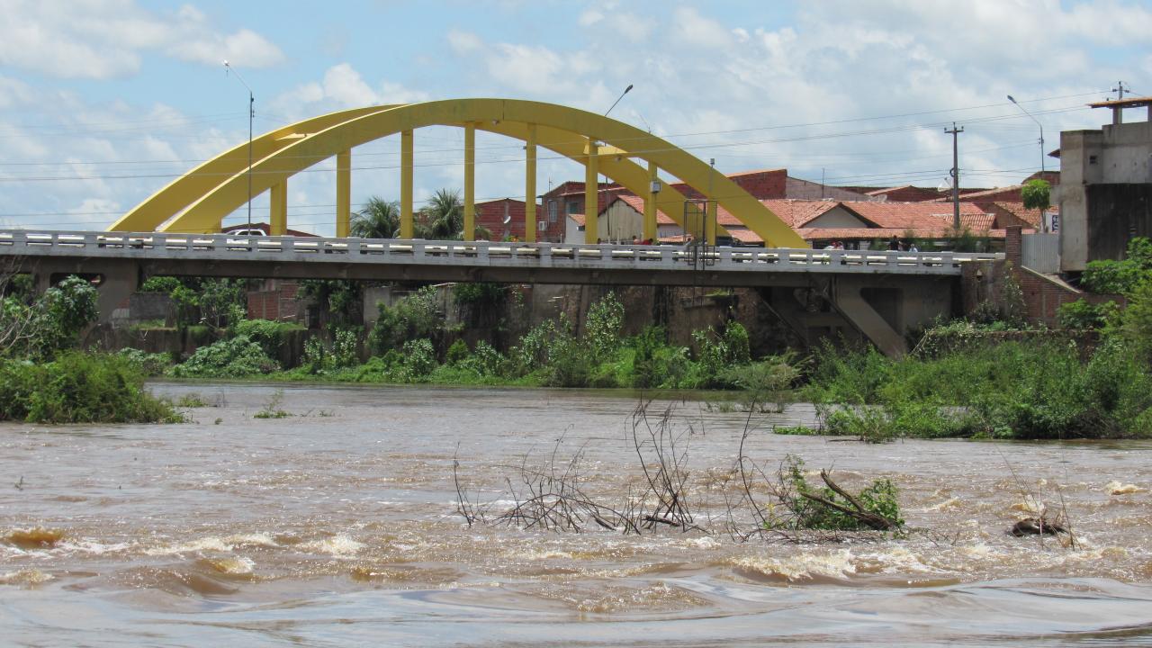 Moto roubada é encontrada abandonada às margens do rio em Icó