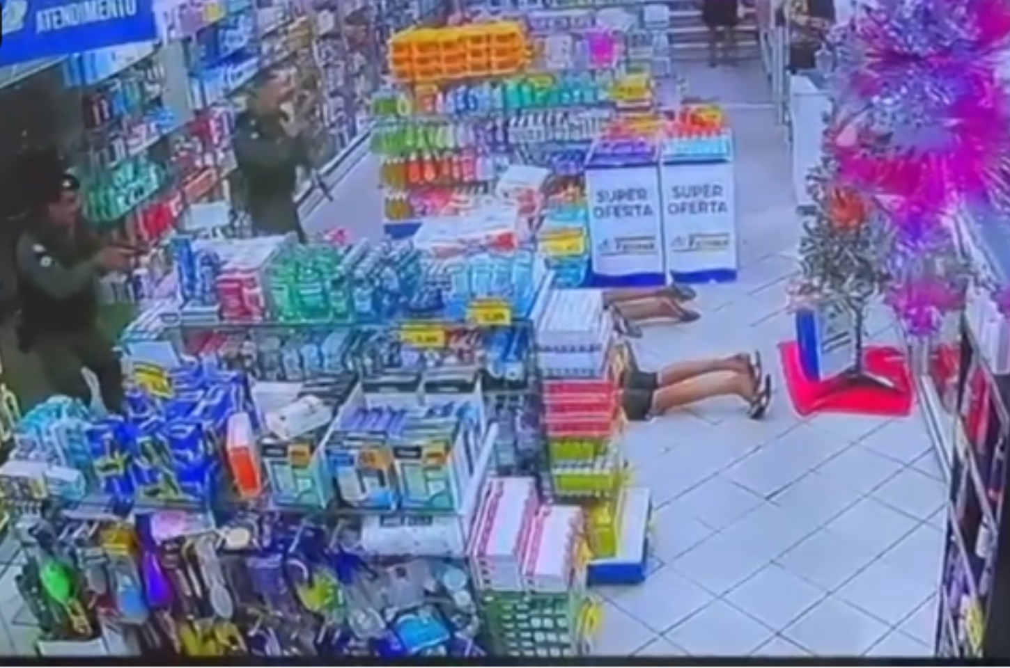 Adolescentes são detidos um minuto após anunciarem assalto em farmácia em Iguatu