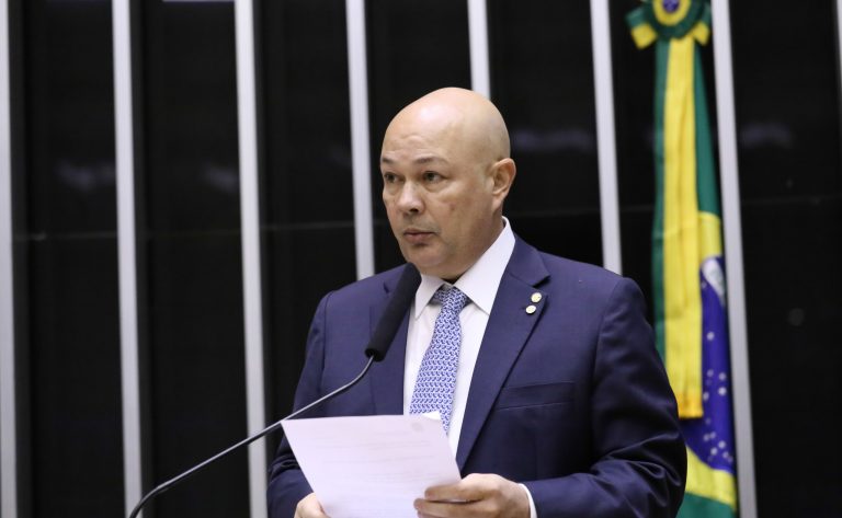 Comissão aprova isenção de tributos para notebook de uso pessoal trazido do exterior por viajantes