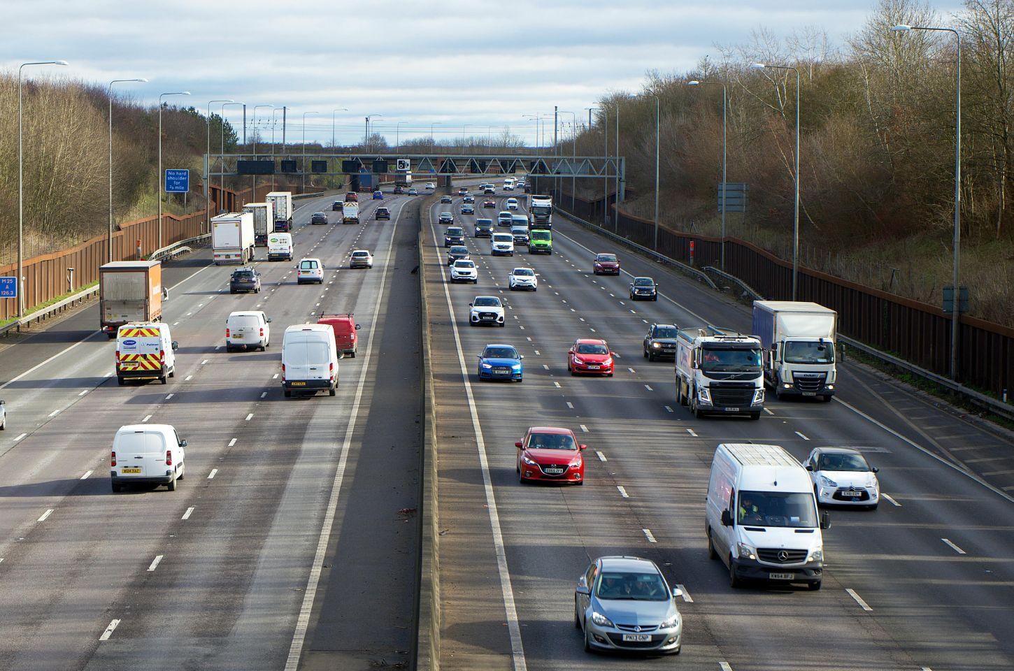 PREPAREM O BOLSO: Câmara acelera projeto que pode criar “imposto do congestionamento” e reacende debate sobre aumento da carga tributária