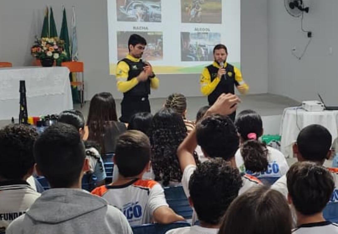 Detran-CE realiza ação educativa de trânsito com estudantes em Icó