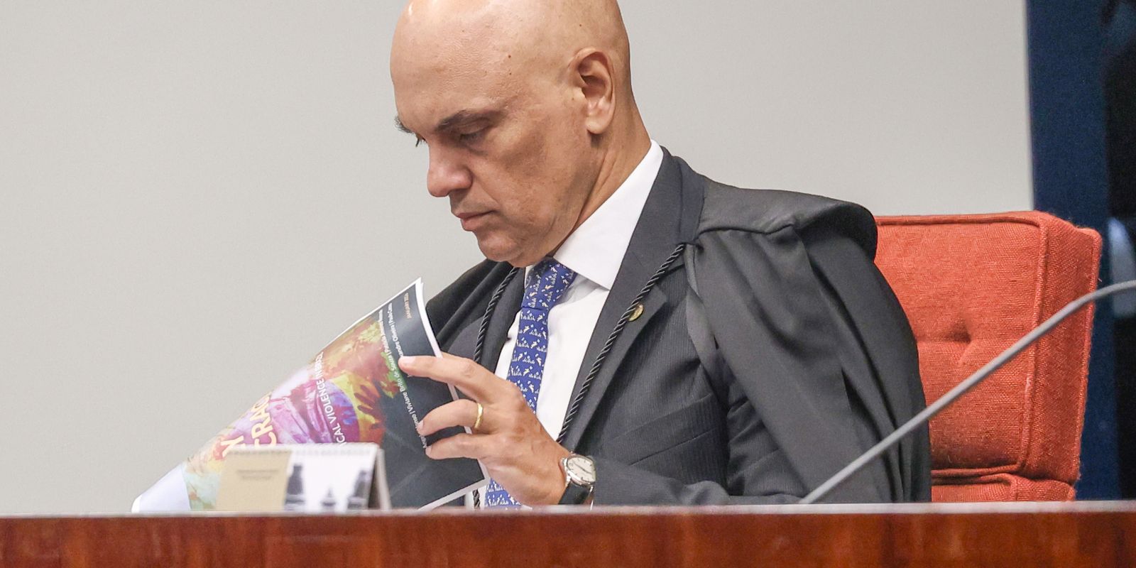 Moraes abre ação contra Flávio Bolsonaro por suposta calúnia a Lula