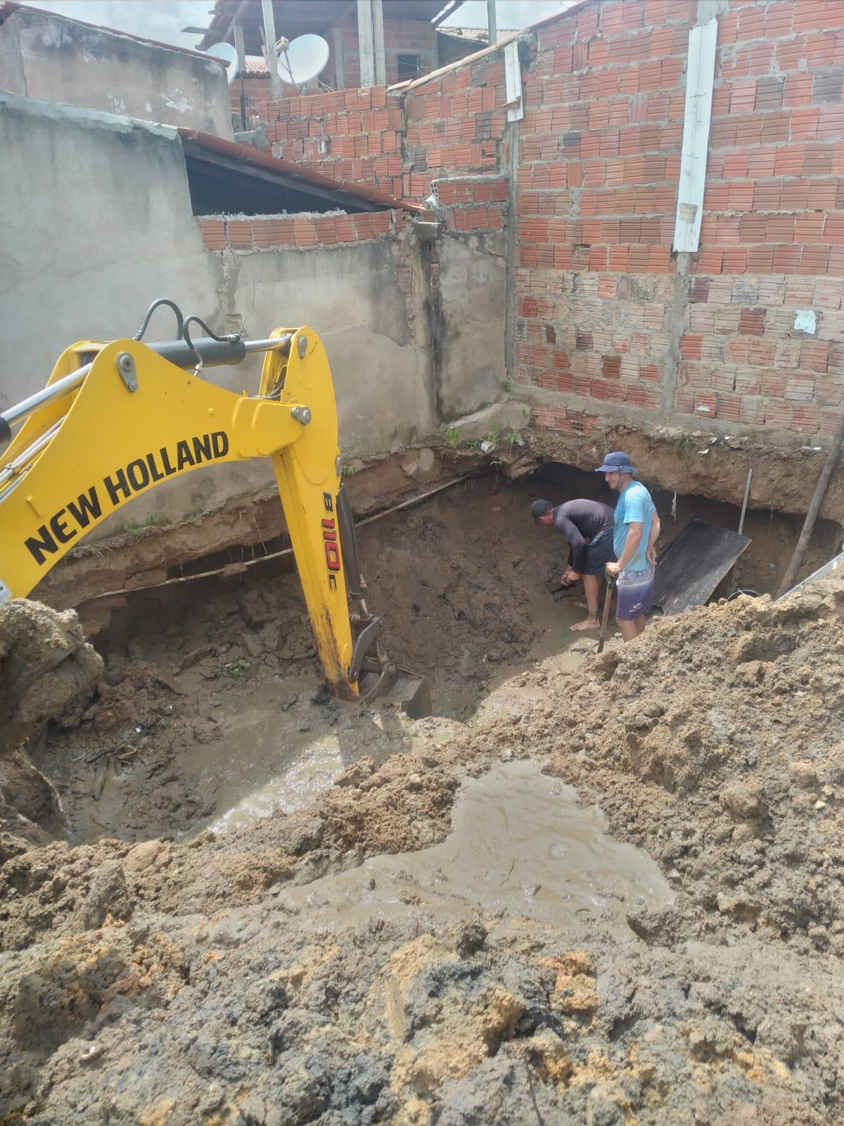 Vazamento subterrâneo compromete abastecimento de água em Icó; equipes do SAAE trabalham para normalizar sistema