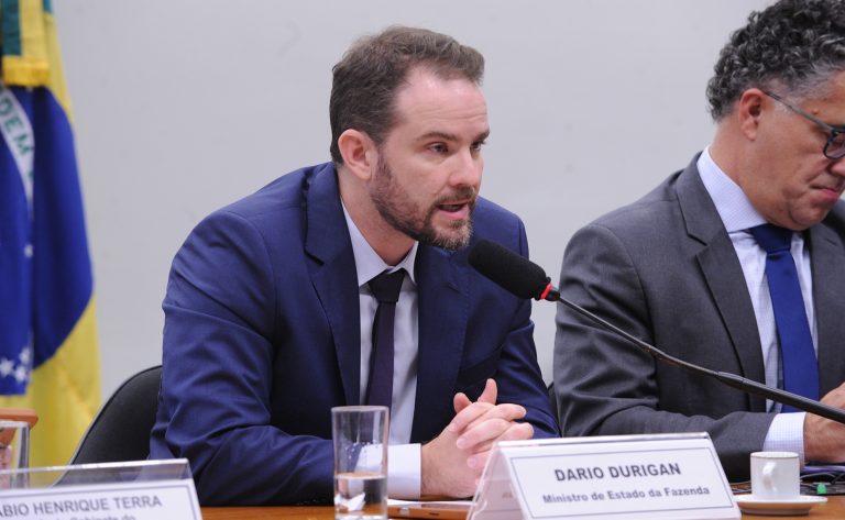 Ministro da Fazenda defende fim da jornada 6x1 em debate na Câmara dos Deputados