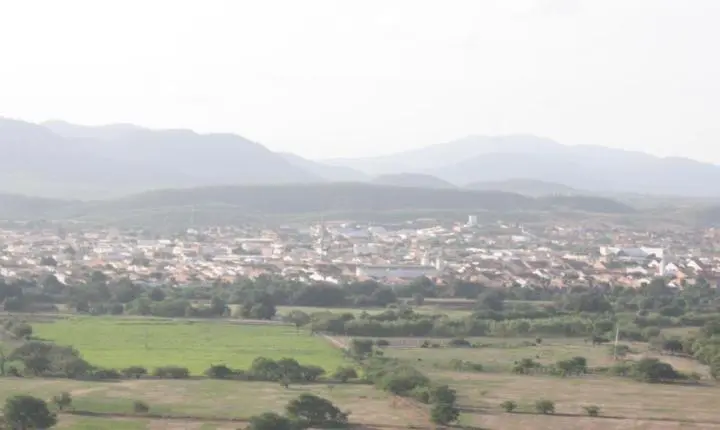 Chuvas passageiras e vento forte marcam os próximos dias no Ceará; veja a previsão